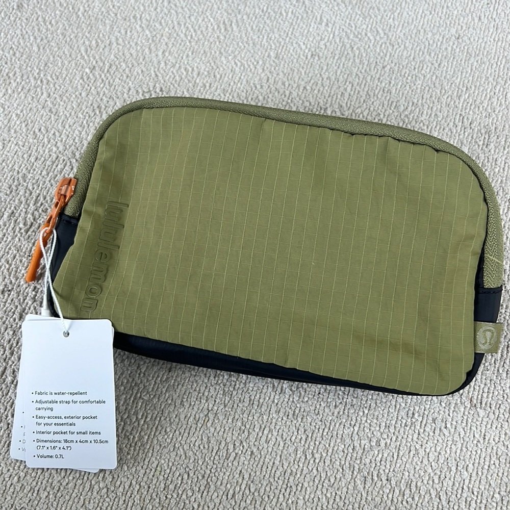 Lululemon belt bag NWT
